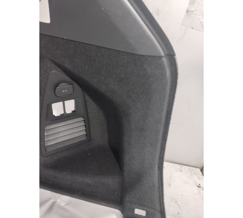 Обшивка багажника (задняя правая)