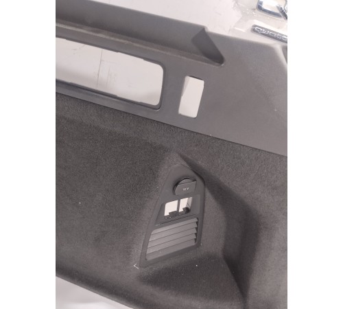 Обшивка багажника (задняя правая)