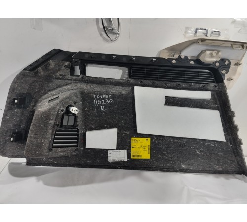 Обшивка багажника (задняя правая)