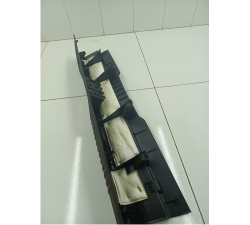 Накладка замка крышки багажника задней панели кузова