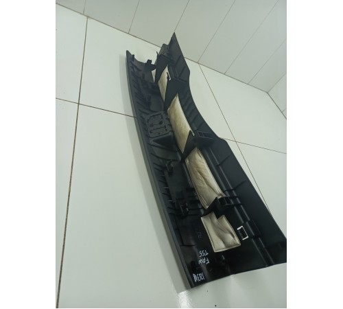 Накладка замка крышки багажника задней панели кузова