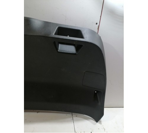 Обшивка крышки багажника