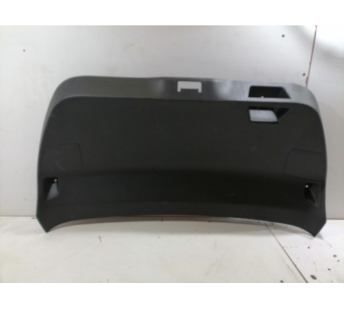 Обшивка крышки багажника