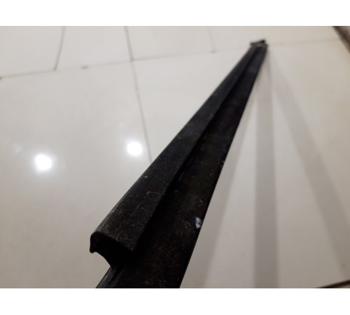 Уплотнитель стекла (передний левый наружный)