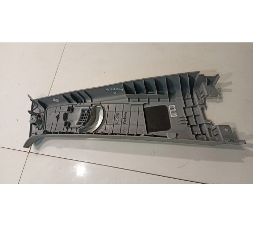 Обшивка центральной стойки (левая)