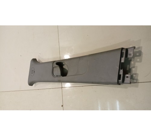 Обшивка центральной стойки (левая)