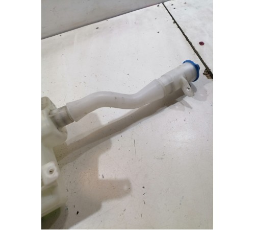 Бачок омывателя лобового стекла