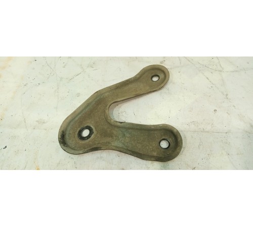 Задний правый кронштейн подрамника