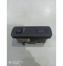 Кнопка открывания багажника