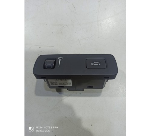 Кнопка открывания багажника