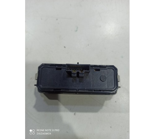 Кнопка открывания багажника