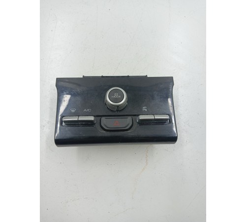 Блок кнопок центральной консоли многофункциональных