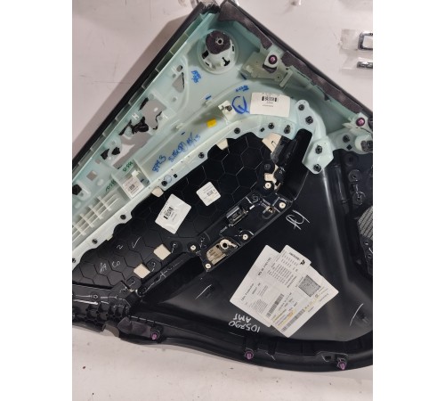 Обшивка двери (задняя правая)