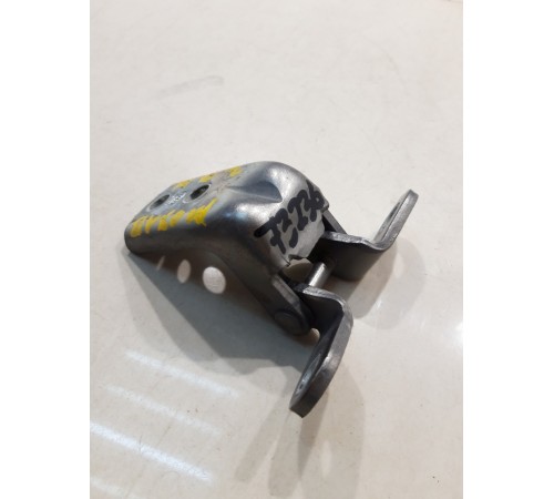 Петля двери (задняя, правая, нижняя)