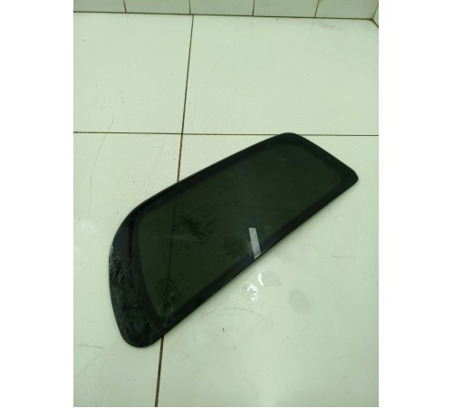 Форточка двери задняя правая