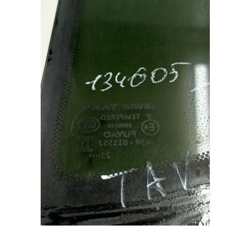 Форточка двери задняя правая