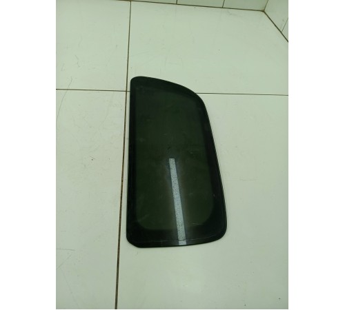 Форточка двери задняя правая