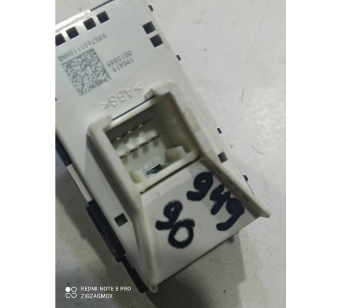 Кнопка стеклоподъемника (передняя правая)