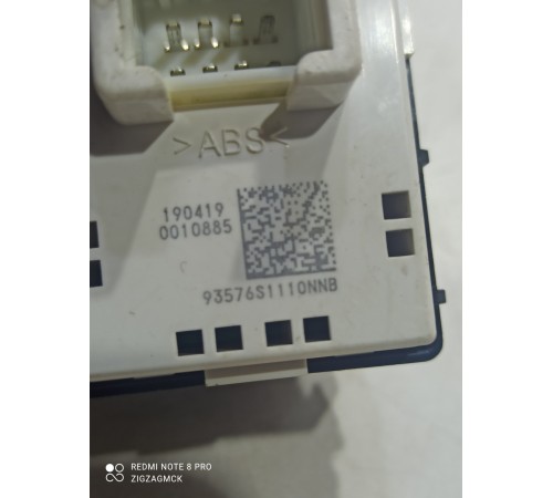 Кнопка стеклоподъемника (передняя правая)