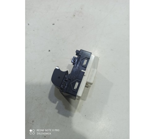 Кнопка стеклоподъемника (передняя правая)