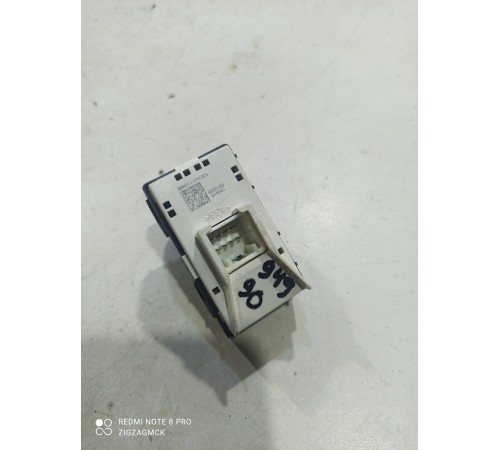 Кнопка стеклоподъемника (передняя правая)