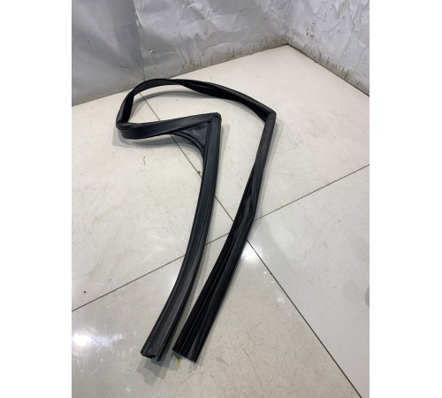 Уплотнитель стекла (передний, правый)