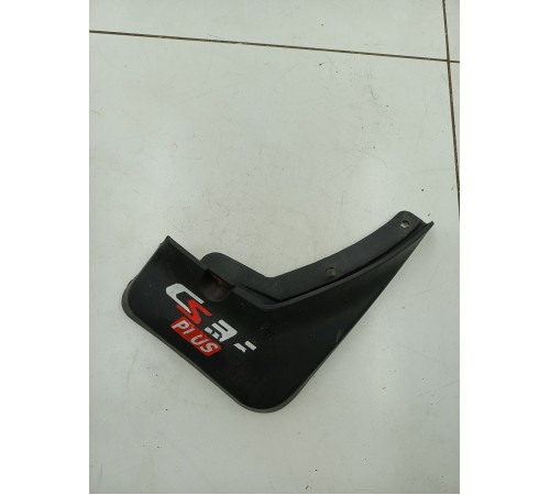 Брызговик задний правый