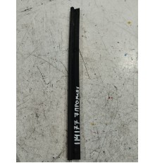 Уплотнитель двери передний правый нижний