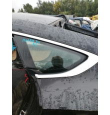 Глухое стекло кузова левое, форточка