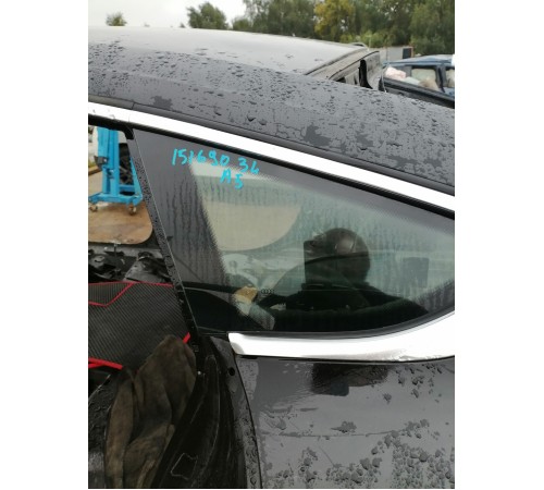 Глухое стекло кузова левое, форточка