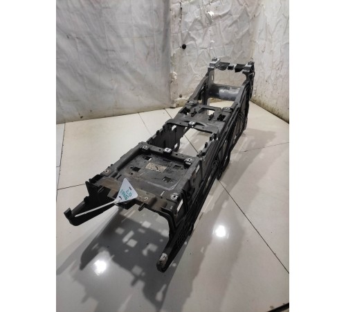 Направляющая центральной консоли