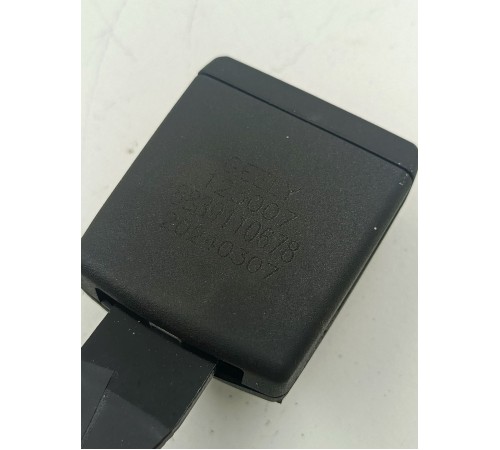 Ответная часть ремня безопасности задняя правая