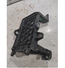 Крепление аккумулятора полка АКБ