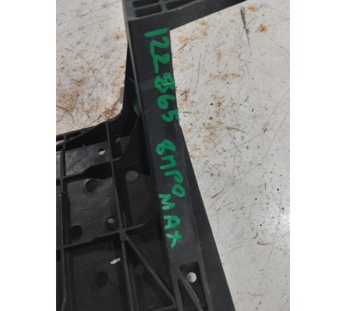 Крепление аккумулятора полка АКБ