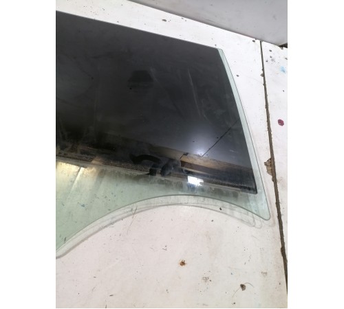 Стекло двери заднее правое