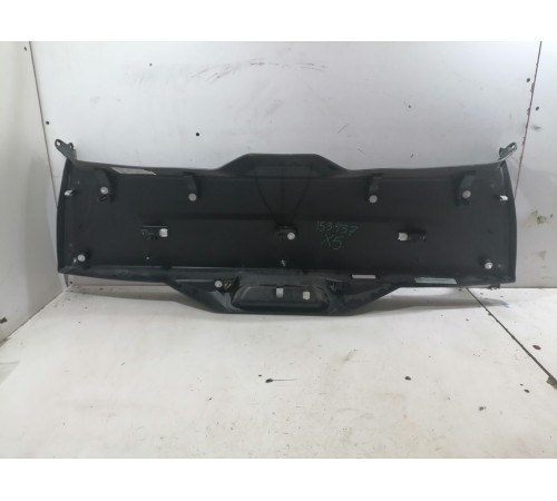 Обшивка крышки багажника