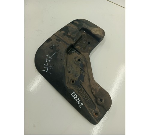 Брызговик передний правый