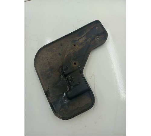 Брызговик передний правый