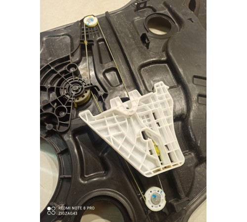 Стеклоподъёмник (задний, левый)