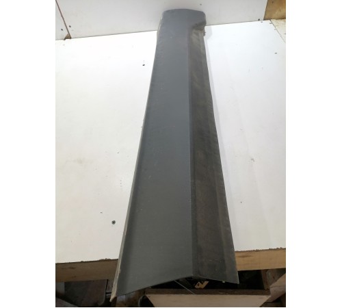 Накладка двери передняя левая нижняя , молдинг