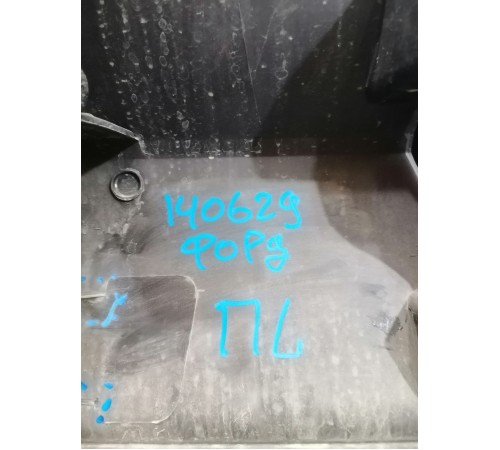 Накладка двери передняя левая нижняя , молдинг