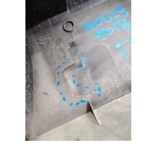 Накладка двери передняя левая нижняя , молдинг