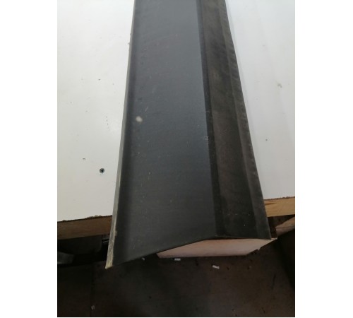 Накладка двери передняя левая нижняя , молдинг