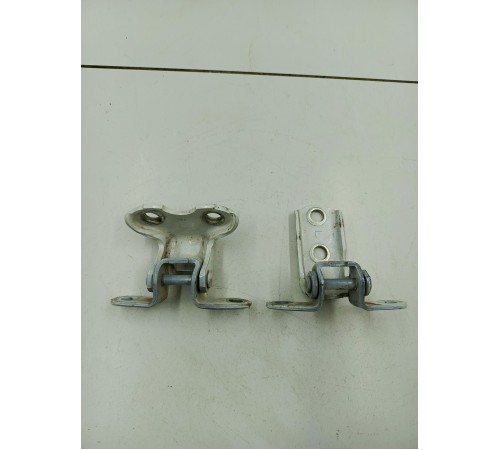 Петли двери задние левые