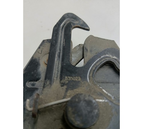 Замок капота