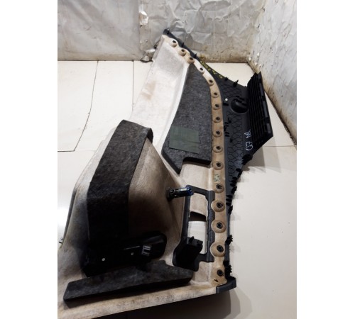 Обшивка багажника (левая)