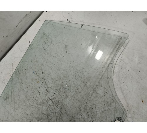 Стекло двери заднее правое