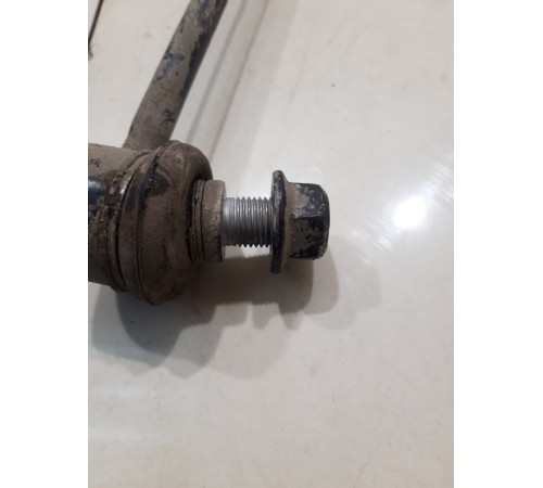 Стойка стабилизатора (передняя, левая)