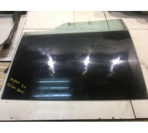 Стекло двери (заднее, левое)