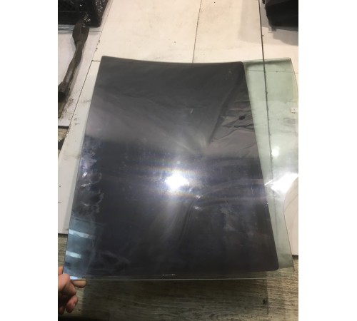 Стекло двери (заднее, левое)